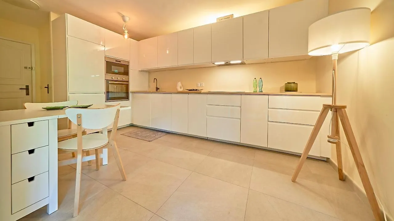 Sunset-Apartment St-Tropez-Swimming Pool-Parking 圣特罗佩 公寓
