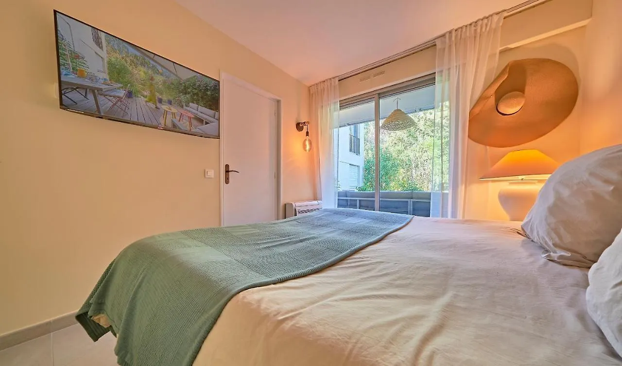 Sunset-Apartment St-Tropez-Swimming Pool-Parking 圣特罗佩